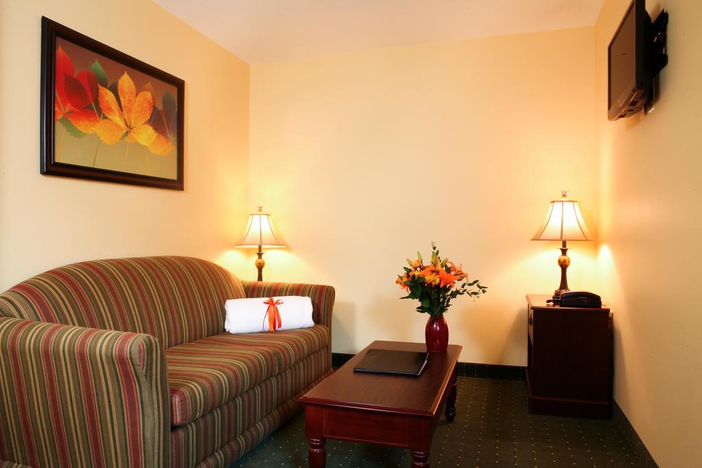 Main Street Inn Блексбург Екстериор снимка