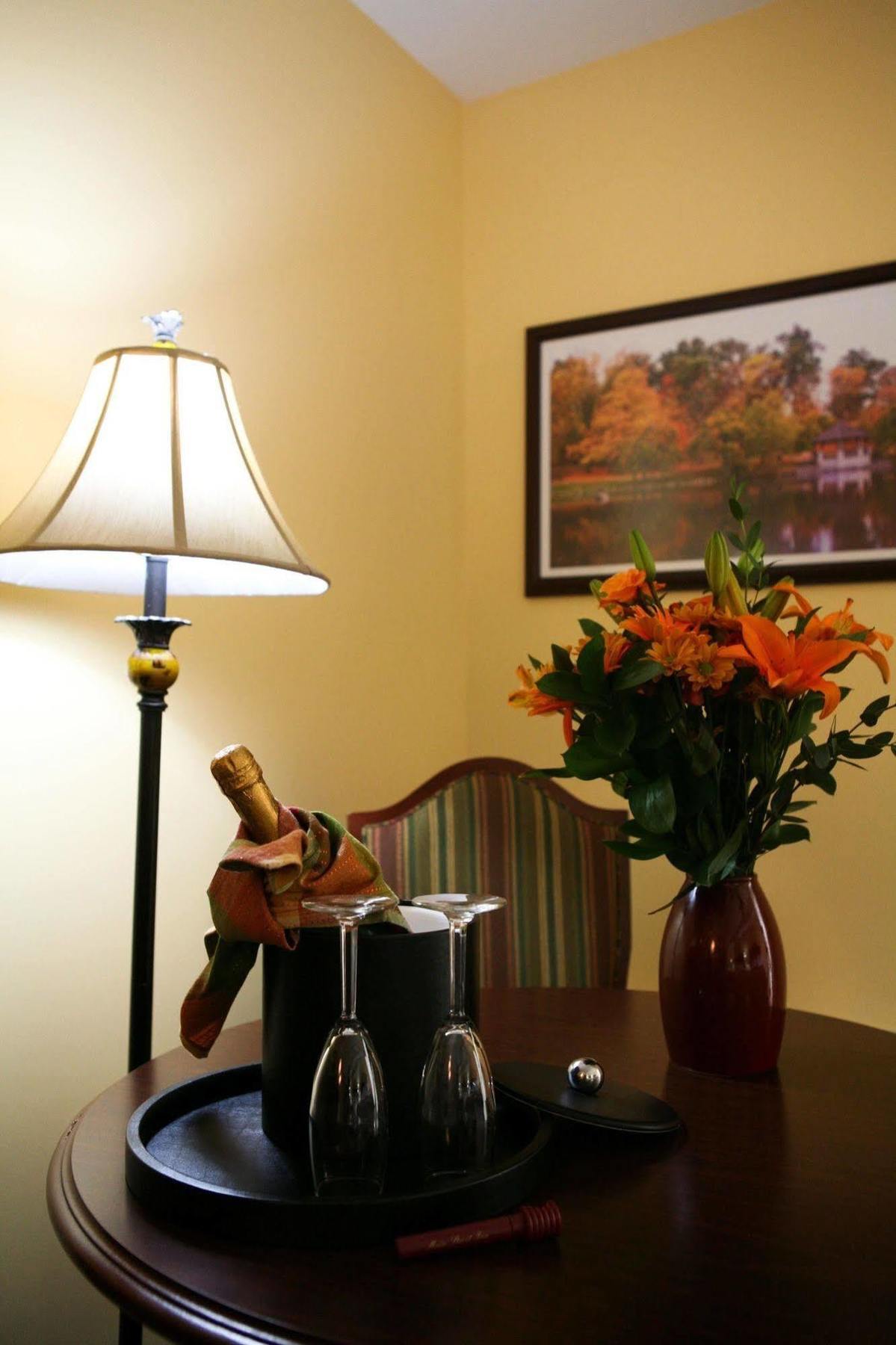 Main Street Inn Блексбург Екстериор снимка